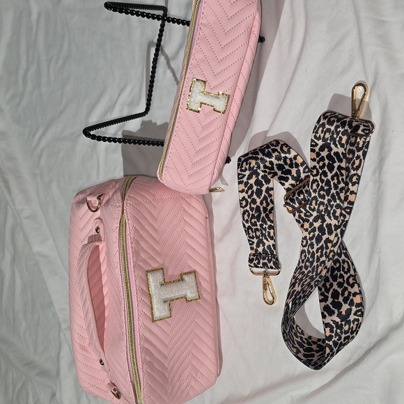 New! "T" Pink Quilted Cosmetic Makeup Bags For Travel Vacation Faux Leather - Picture 7 of 11